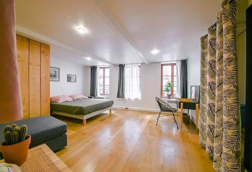 Flow Hostel