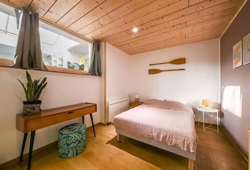 Flow Hostel