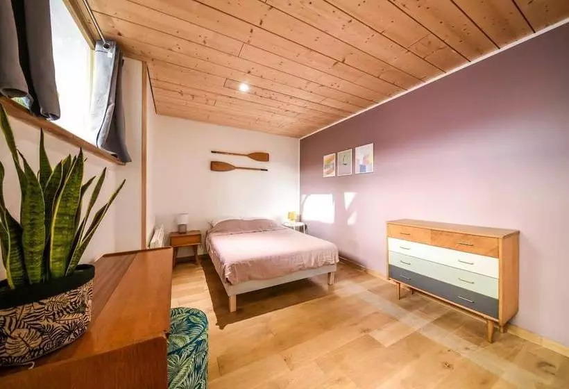 Flow Hostel