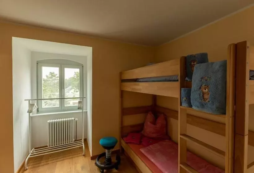 Hotelli Familien Schloss Leizen