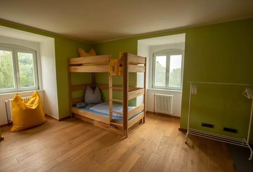 Hotelli Familien Schloss Leizen