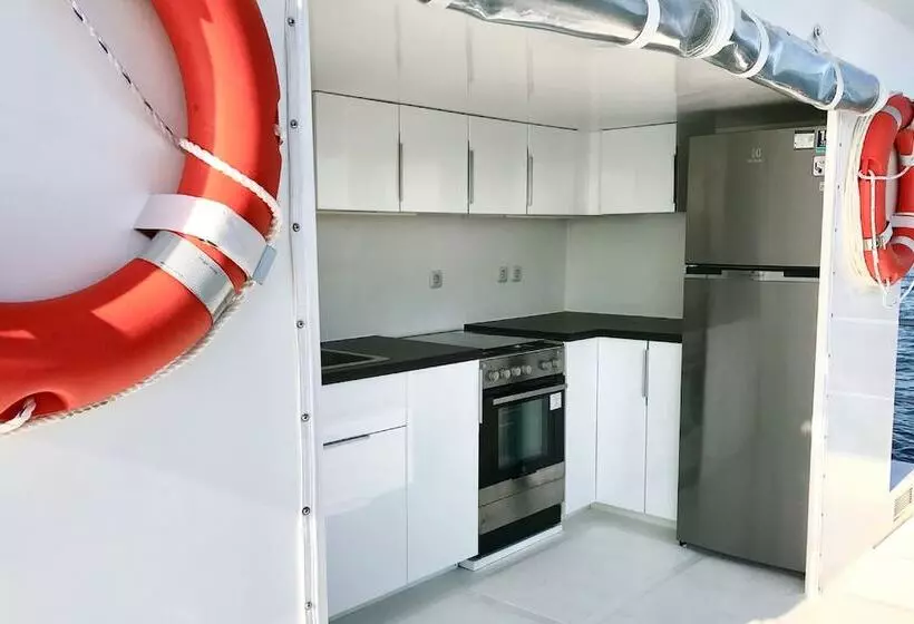 ホテル Nyaman Catamaran