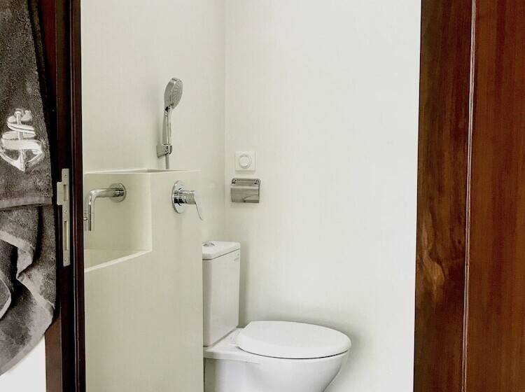 Отель Nyaman Catamaran