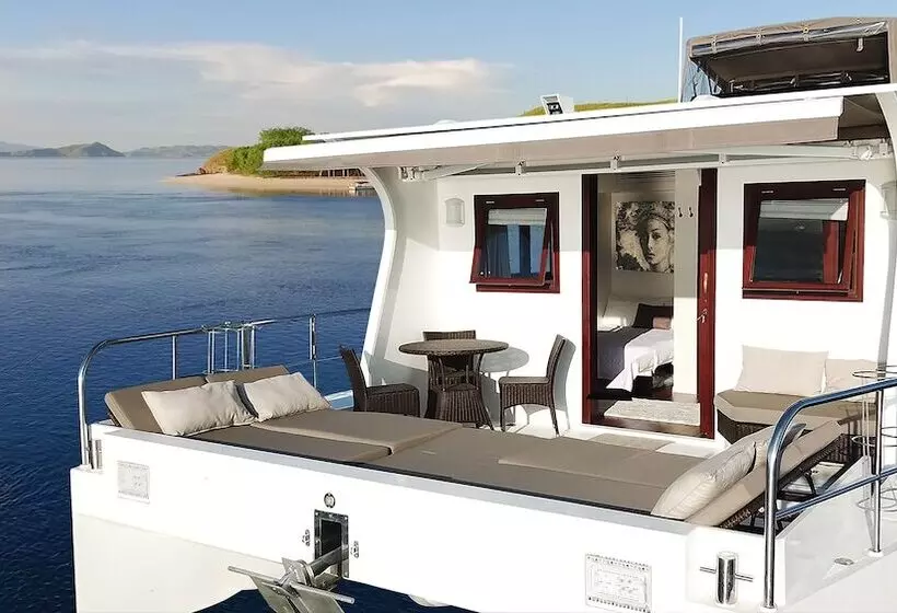 ホテル Nyaman Catamaran