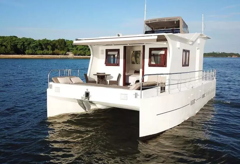 ホテル Nyaman Catamaran
