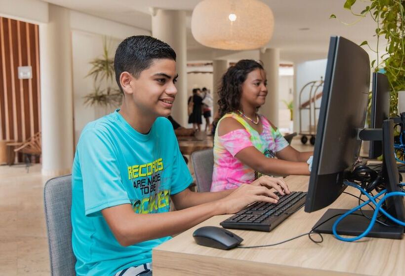 هتل The Mill Resort & Suites