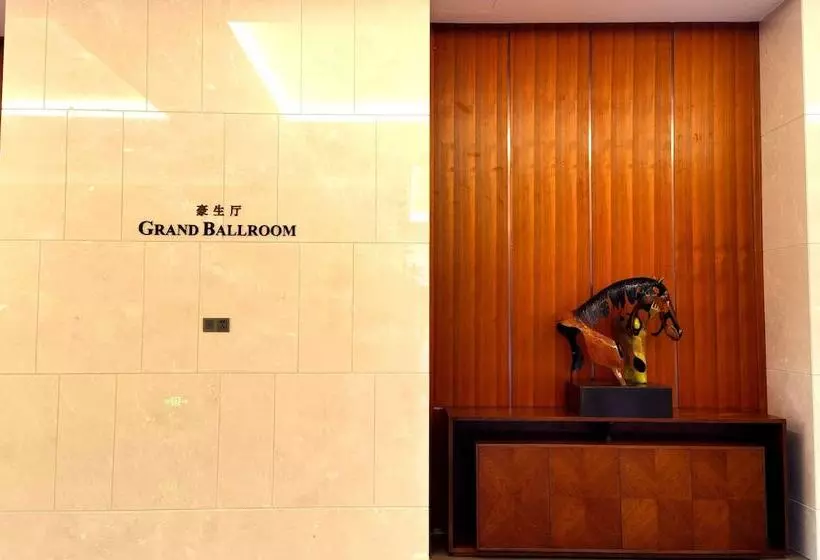 Howard Johnson The Bund Hotel Gasa