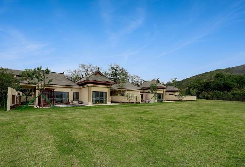 Howard Johnson The Bund Hotel Gasa