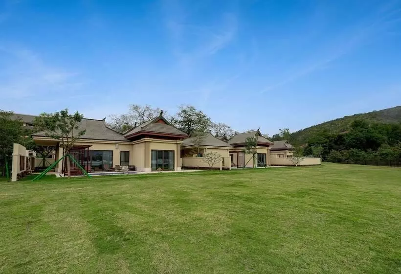 Howard Johnson The Bund Hotel Gasa