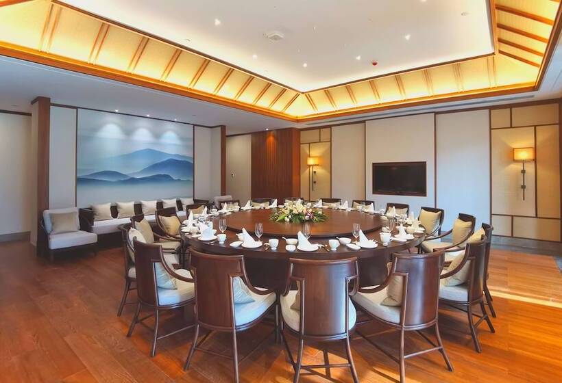 Howard Johnson The Bund Hotel Gasa