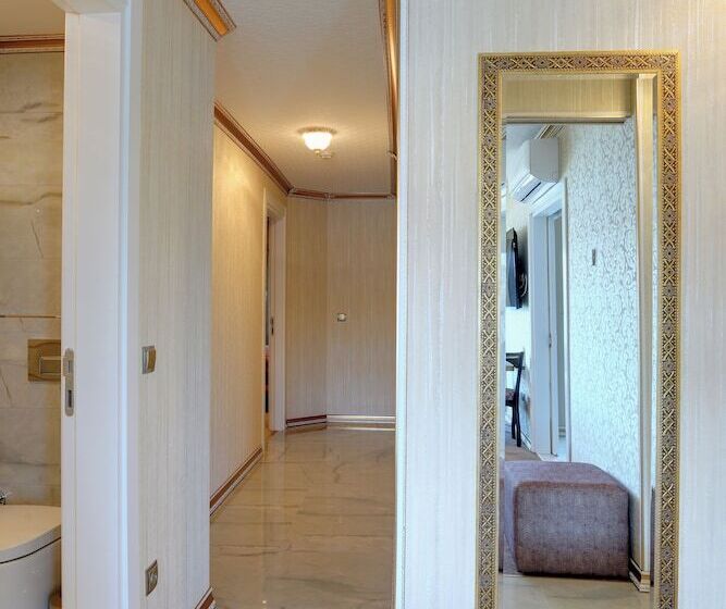 Отель Emirganli Suites