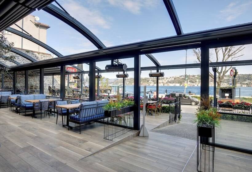 Отель Emirganli Suites