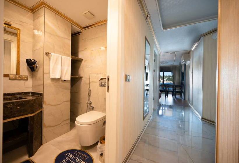 Отель Emirganli Suites