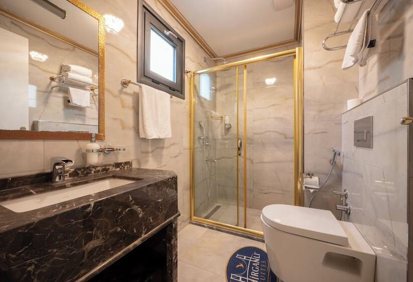 Отель Emirganli Suites