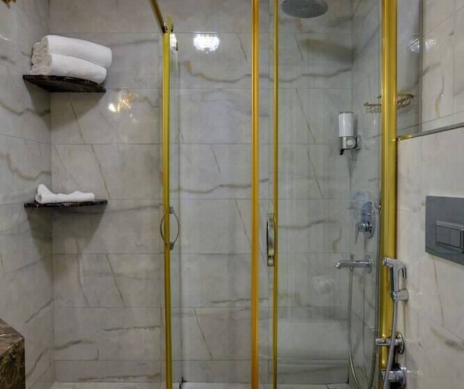 Отель Emirganli Suites