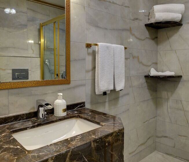 Отель Emirganli Suites