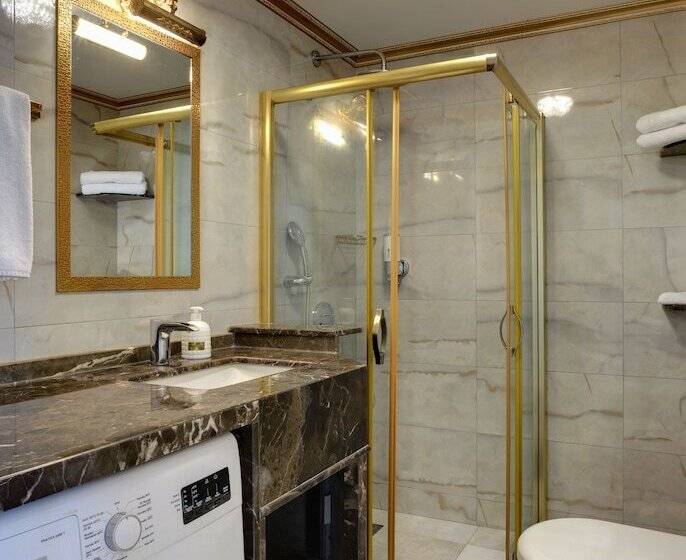 Отель Emirganli Suites