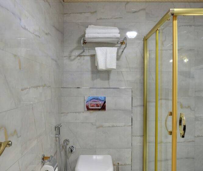 Отель Emirganli Suites