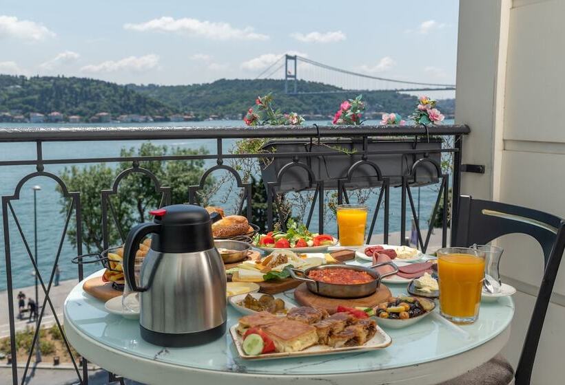 Отель Emirganli Suites