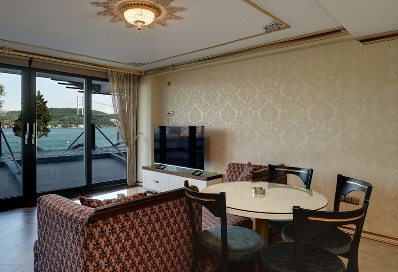 Отель Emirganli Suites