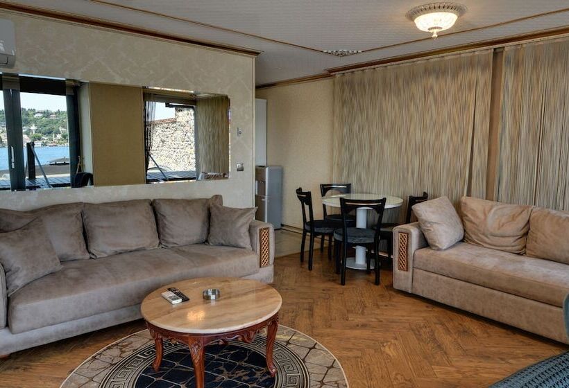 Отель Emirganli Suites