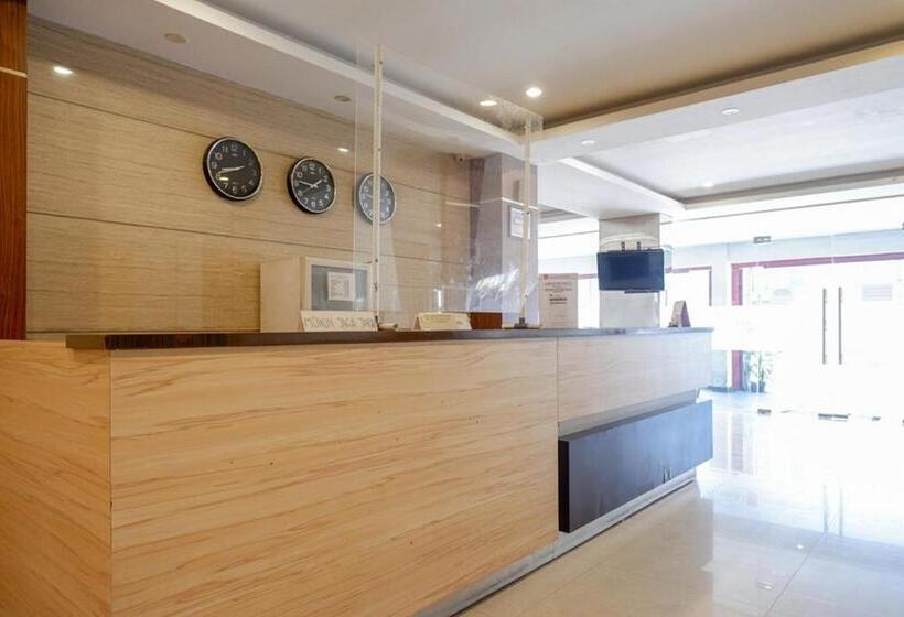 Reddoorz Plus @ Grand Pacifik Hotel Makassar