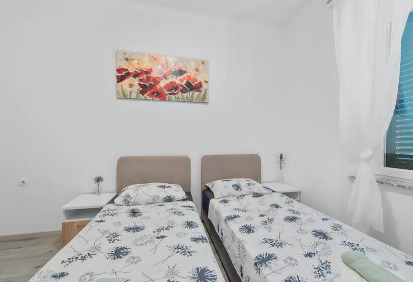 پانسیون Little Flower In City Center