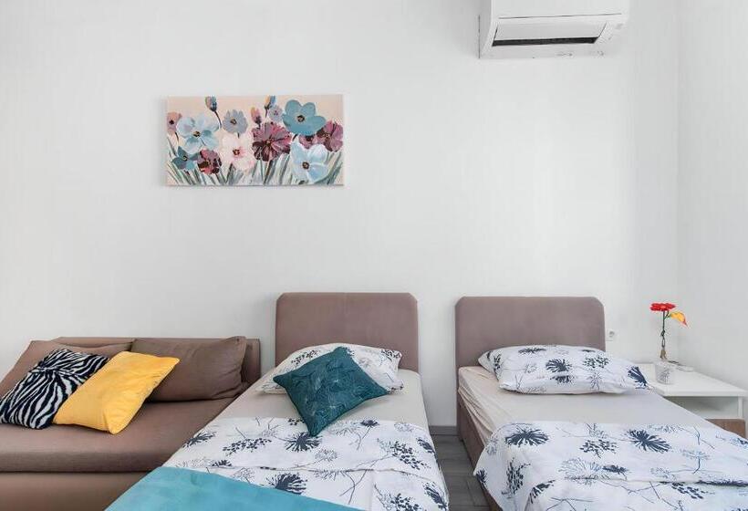 پانسیون Little Flower In City Center