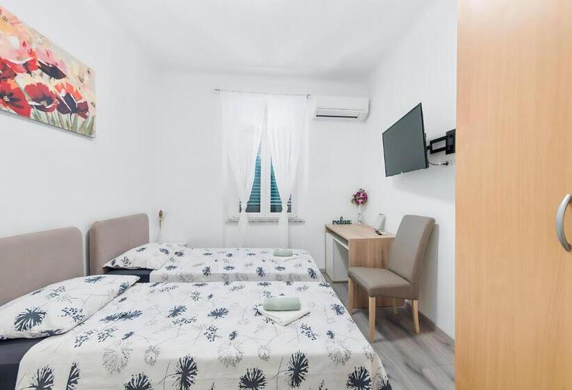 پانسیون Little Flower In City Center