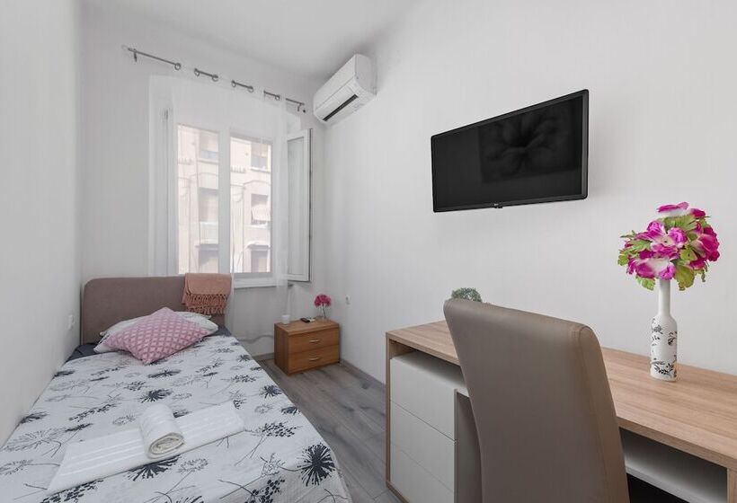 پانسیون Little Flower In City Center