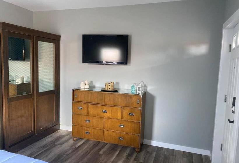 הוסטל Murphys Law Inn 3