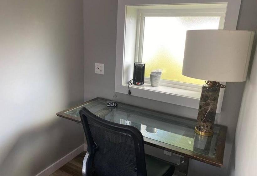 הוסטל Murphys Law Inn 3