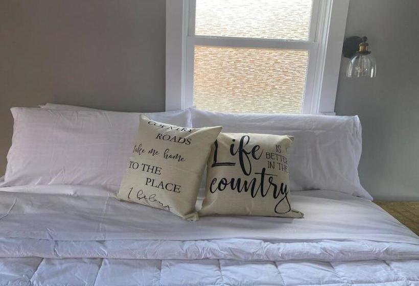 הוסטל Murphys Law Inn 3