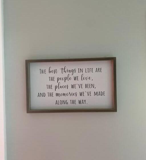 הוסטל Murphys Law Inn 3