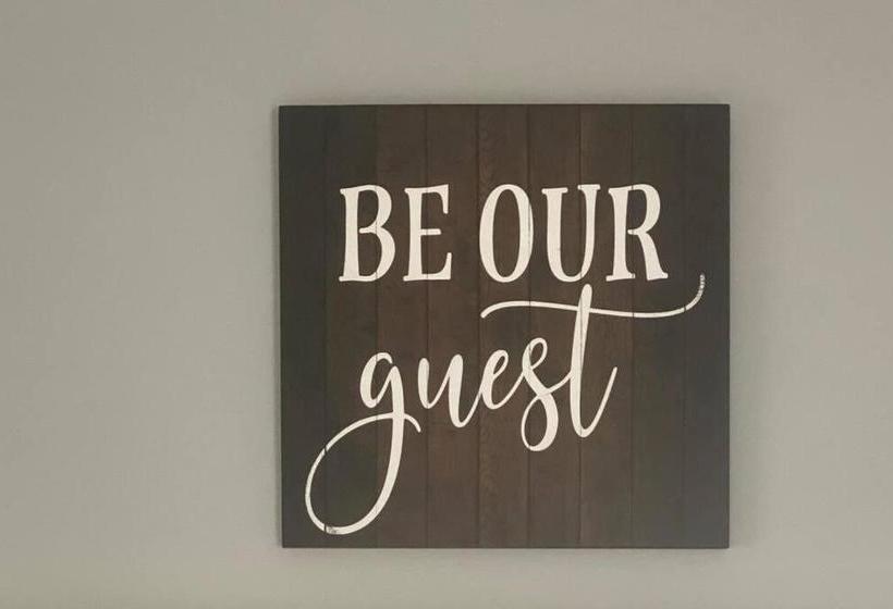 הוסטל Murphys Law Inn 3