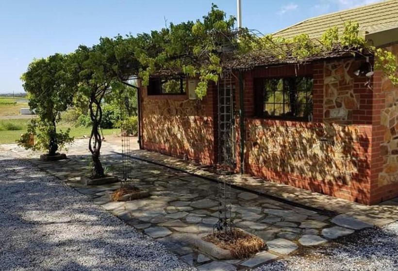 Barossa Glen ~ Henri's Cottage ~ Bed & Breakfast