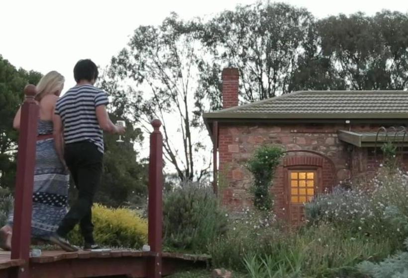 Barossa Glen ~ Henri's Cottage ~ Bed & Breakfast