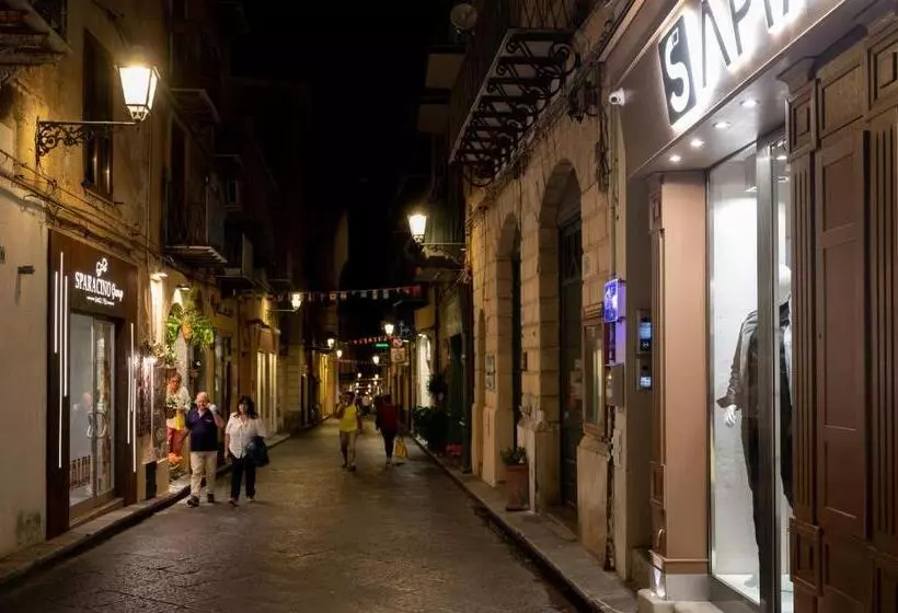 Aamiaismajoitus (B&B) Bm Suites Cefalu