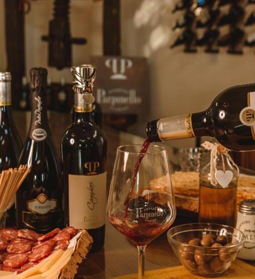 צימר La Vinia Bed&wine Experience   Adults Only