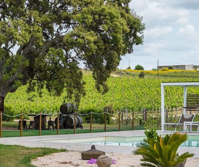 צימר La Vinia Bed&wine Experience   Adults Only