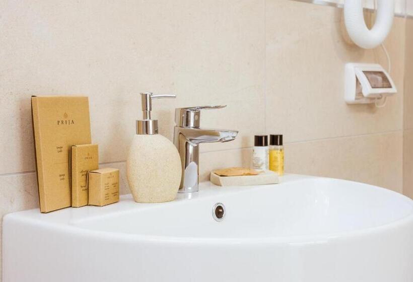 צימר La Vinia Bed&wine Experience   Adults Only