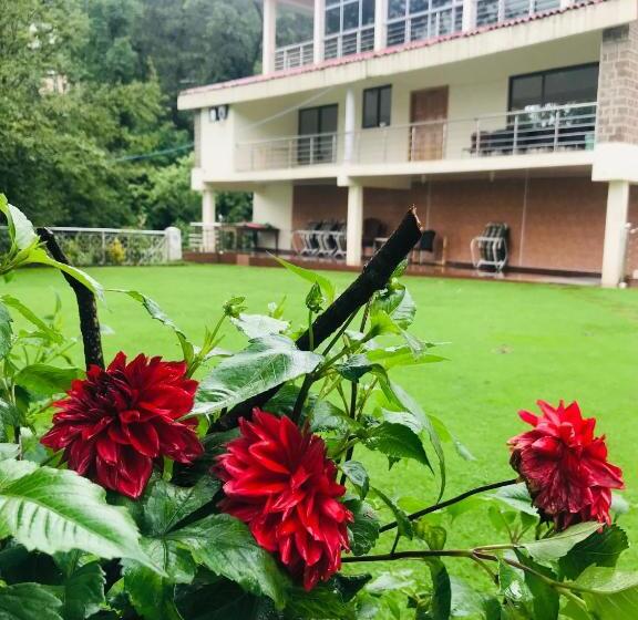 H.m.h Lodges & Hotel Resort