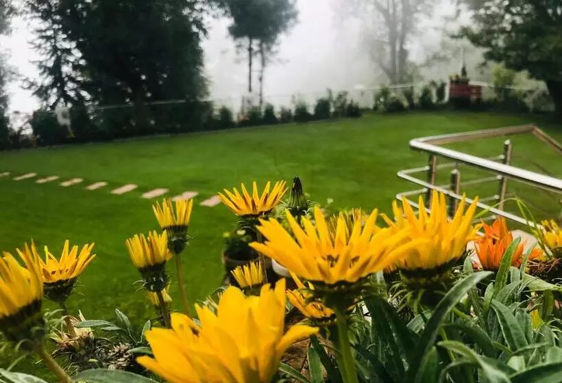 H.m.h Lodges & Hotel Resort