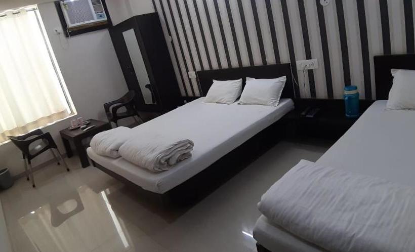 בית מלון כפרי Vamoose Sharda Resort