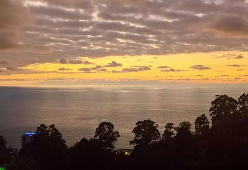 هتل Hills Kvariati