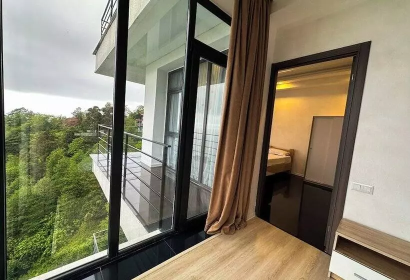 هتل Hills Kvariati