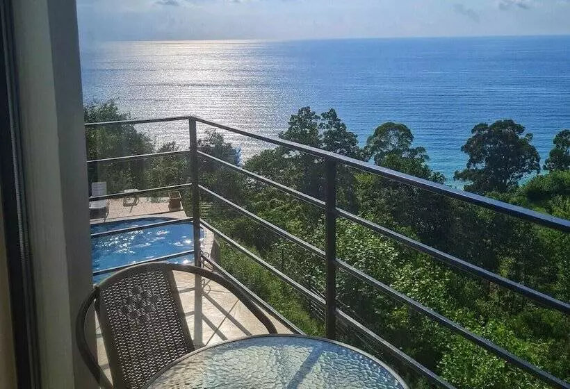 هتل Hills Kvariati