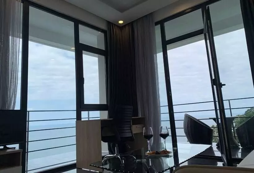 هتل Hills Kvariati