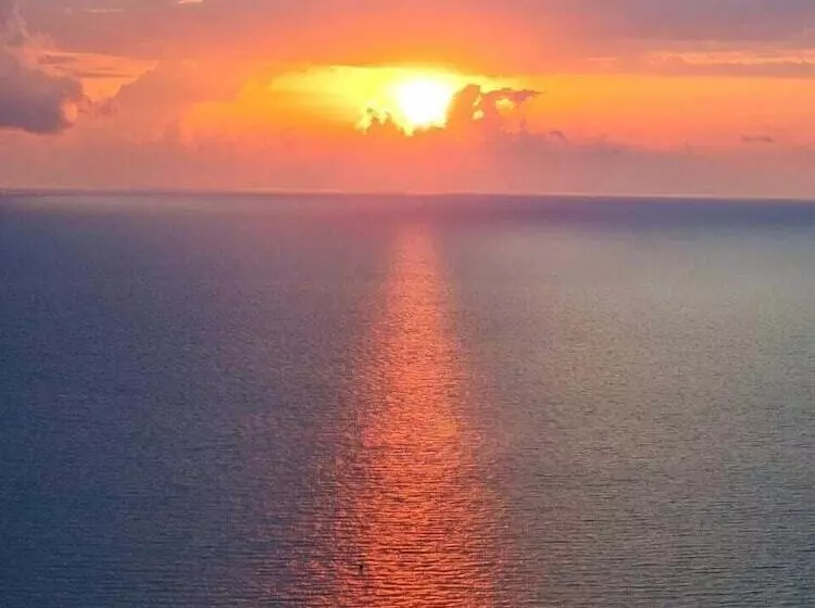 هتل Hills Kvariati