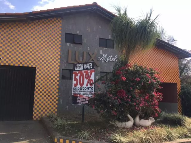 Lux Motel